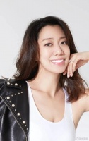 成龙一手捧红她，出演“孔慈”遭全网嘲“丑”，嫁豪门12年如今怎样？