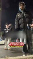 男生：我就这么静静的看着你