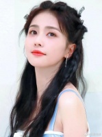 白鹿作为一位多才多艺的艺人，她不仅在演艺事业上表现出色……