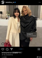LISA个人ins更新，发布了和Rihanna的同框合照
