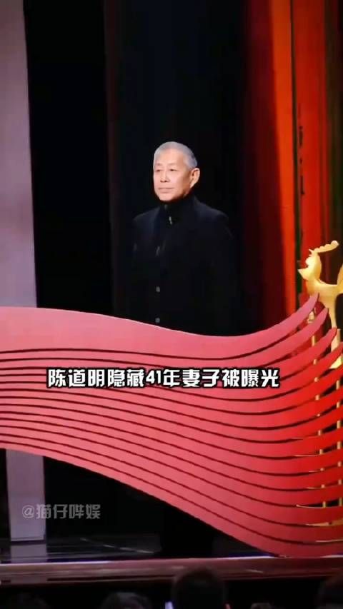 喜欢“老戏骨”没有别的理由就因他对妻子的爱!