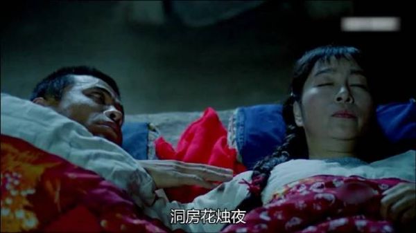 家里只有一间房,夫妻每晚例行公事,公婆就把身子背过去!