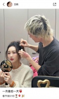 王鸥复工了。 网传她和德云社何九华有一个孩子……