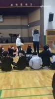 这一跳，在学校就出名了