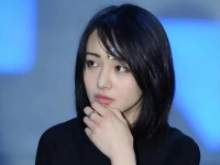 郑爽再次冲上热搜，身家数亿却拒不还债，债主欲哭无泪!