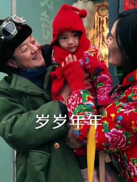 李亚鹏和妻女拍短片，李亚鹏开三轮穿军大衣……