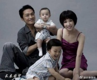 离婚七年，马景涛首次与前妻同框为儿庆生，一家四口画面温馨