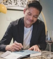 主持人郑启泰突然去世