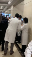 胡歌正直帅气，把医院的医护工作者都迷的五迷三道……