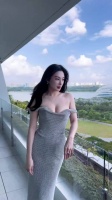 张雨绮的美背应该是每个女孩都羡慕的程度吧！