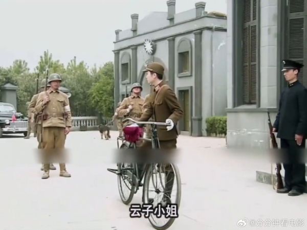 旗袍老李撩女少佐,还展示高超车技,瞬间把女少佐撩到没脾气!