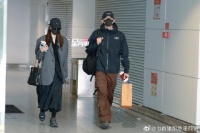 钟楚曦、侯雯元被拍到一起出国旅行