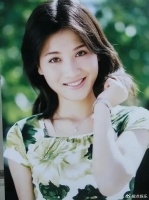 离婚后，她只字不提前夫侯勇，和女儿相依为命，如今45岁重返年轻