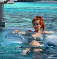 夏天的喻言好热烈，红色头发好像小美人鱼