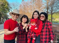Selina携子回娘家，妹妹帮带娃腰果超乖，101岁外婆露面身体康健
