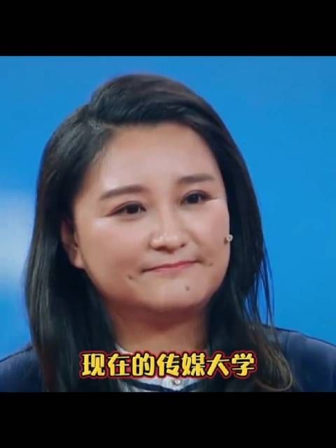 贾玲姐姐又美又会说话，李焕英培养出来的两个好女儿