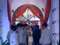 被丈夫休掉的漂亮妻子，如今再嫁豪门，不料前夫竟然带人抢亲！