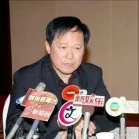 去年 7 月份的一天我回到家里，却发现我的老婆李赛凤神色慌张，我还没踏进房间她就让我陪她出门