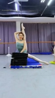 来感受下软妹子的旁腿，这个需要艾特你两个闺蜜