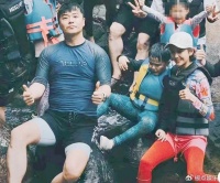 陈思诚佟丽娅一家三口罕见同框，全程相处融洽，8岁朵朵近照好壮实