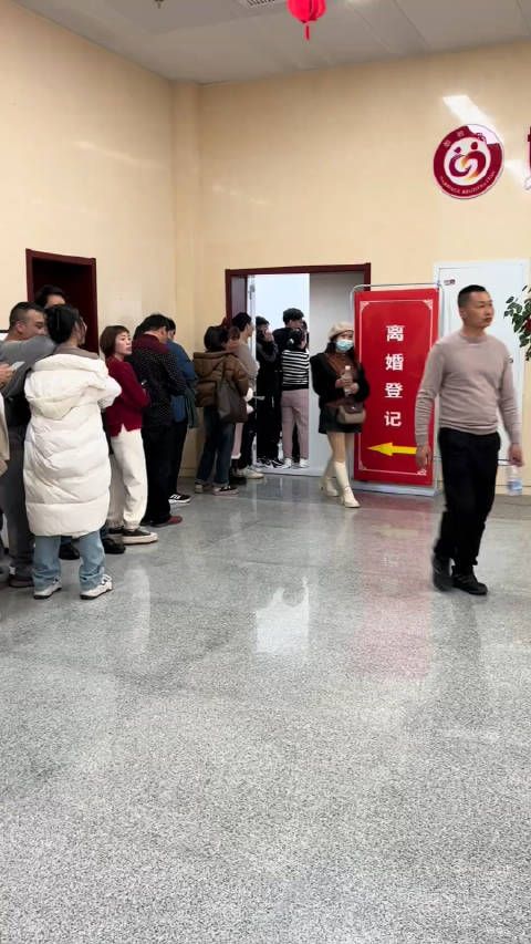 某地民政局，结婚的只有5对，离婚的却有100多对……