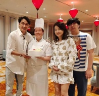 15岁费曼曝近照，身材壮硕和爸爸吴镇宇一样高，粉丝催他减肥出道