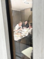 没有想到胡兵也会吃火锅，这次回去看样子又要减肥了……