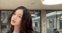 13岁李嫣兔唇消失，晒浓妆美照红唇抢镜，引起网友热议