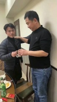 你胆真大，按住我刀哥喝酒