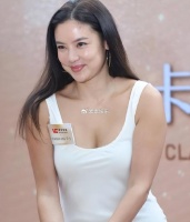 乐基儿露面变漂亮了不少，透露独自带5岁儿子在印尼定居
