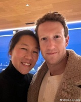 扎克伯格和华裔老婆去日本了！给老婆庆生，老板娘总是素颜接地气