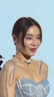 袁姗姗 冻到表情失控，明星也不容易
