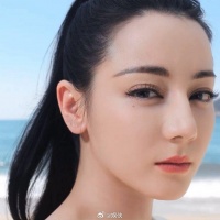迪丽热巴真的每次出现都美出新高度……