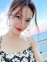 钟楚曦和侯雯元的亲密拥抱美妆欣赏 钟楚曦真的太美了！