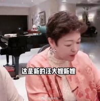 26日，张兰直播与前夫现任妻子同框，对她说：过去是我的，现在是你的