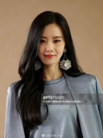 刘诗诗、唐嫣两位85花巴黎时装周G社生图……