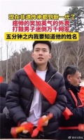 河北一帅哥打鼓迷倒群众：他的男性荷尔蒙在打起鼓来，真的爆棚！