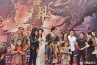 横店群演多如牛毛美女成群，白天晚上都不停歇，价低却没人要