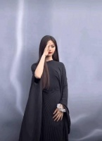 当我觉得杨超越这身全黑造型不好看时……