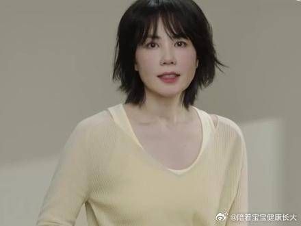 王菲近照好少女,都已经52岁了,还像刚出道一样有青涩的感觉