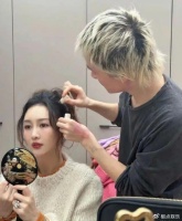 未婚生子、自己掏钱坐月子，产后一个月复出赚钱，网友：王鸥当妈太拼