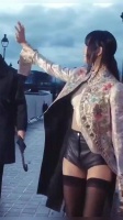 穿的最少的人登场了