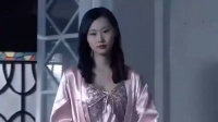 姑娘洗完澡，故意换上冰丝睡衣，军官魂都被勾走了！