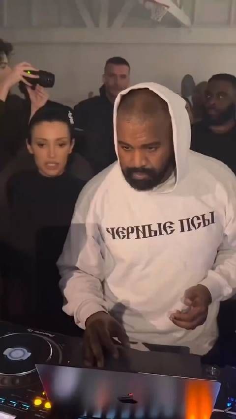 侃爷Kanye West被老丈人警告后丝毫没有收敛……