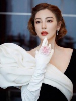 张雨绮惊艳亮相！内娱界新宠引热议！没一个能打的！