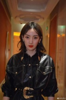 主持人直播现不雅照？本人回应