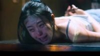 可怜的女大学生，竟被绑架犯囚禁