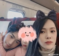 伊能静女儿小米粒真的很喜欢哈利哥哥…