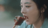 吃饭戏到底该怎么演，赵丽颖吃红烧肉，扯掉了多少演员的遮羞布！