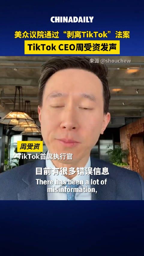 这兄弟就隔了两年，头发都白了！ 眉毛也白了 .